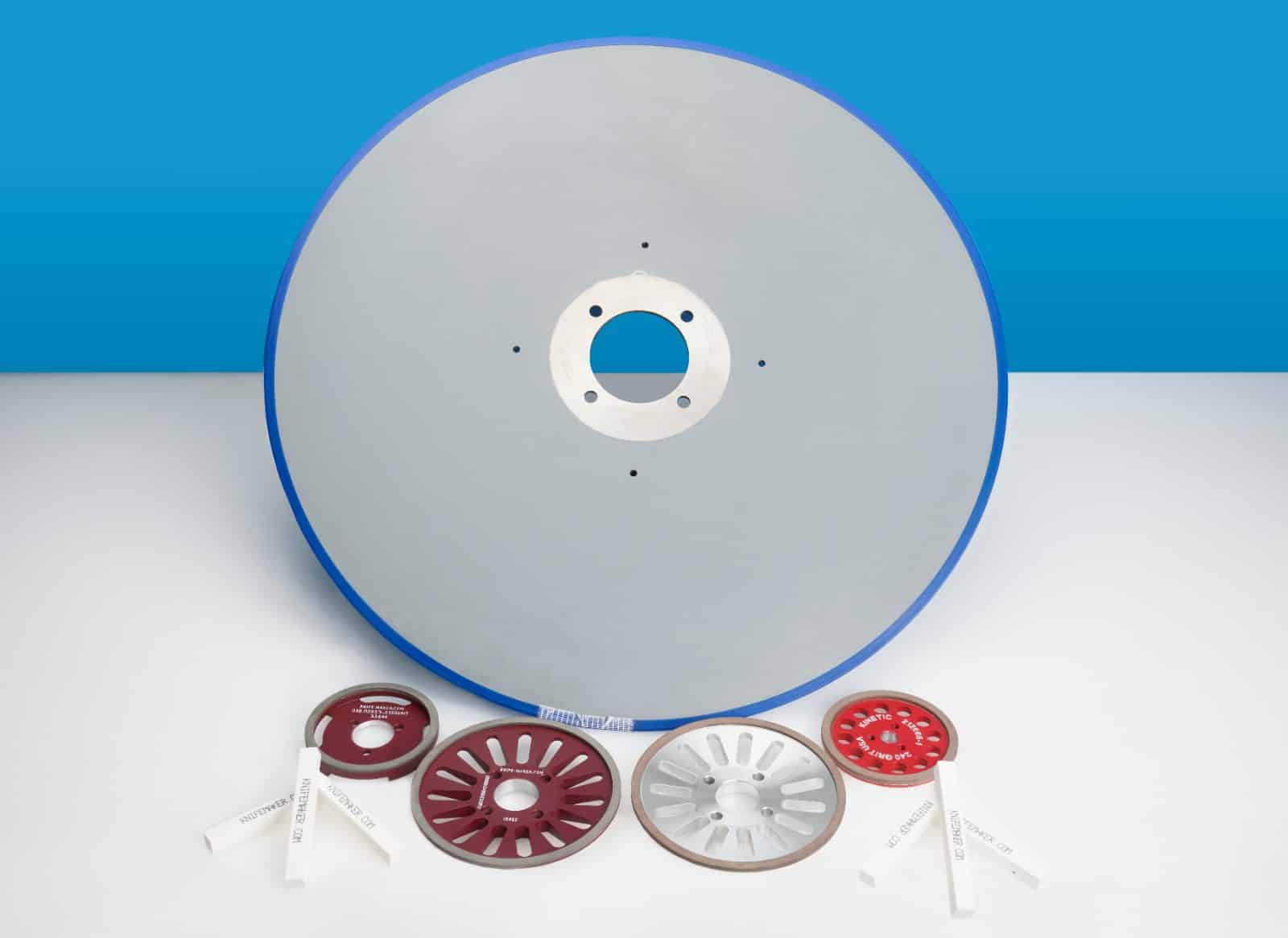 multiple log saw blades for the tissue converting industry